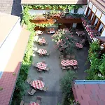Ξενοδοχείο Weinhotel / Zur Sonne 3*