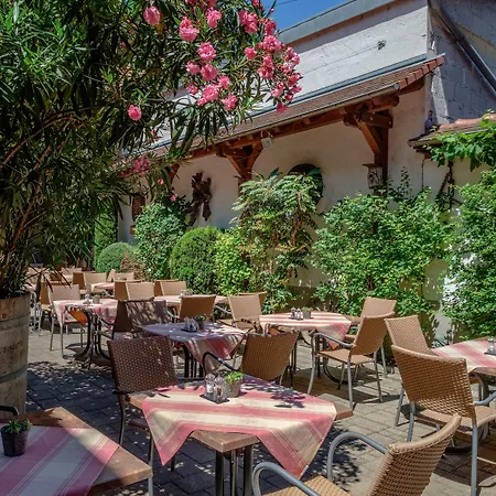Ξενοδοχείο Weinhotel / Zur Sonne 3*