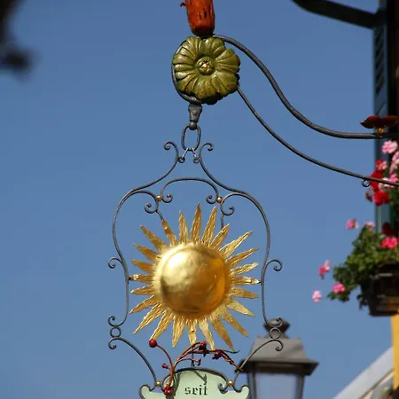 Weinhotel / Zur Sonne اهرنجن