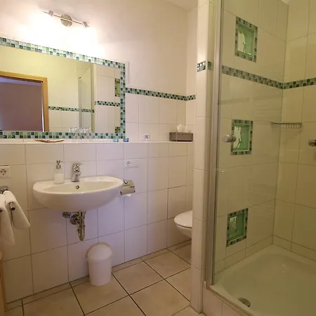 Szálloda Weinhotel / Zur Sonne 3*