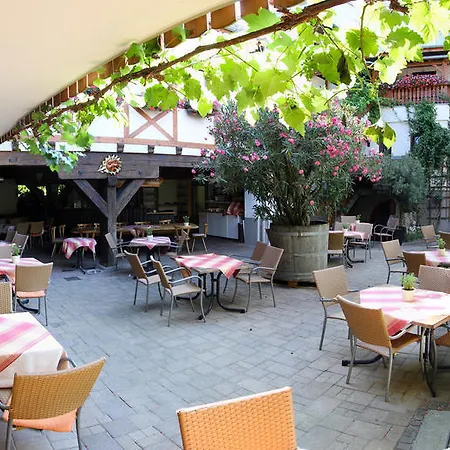 Szálloda Weinhotel / Zur Sonne