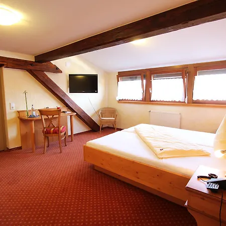 Szálloda Weinhotel / Zur Sonne