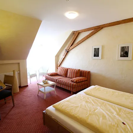 Szálloda Weinhotel / Zur Sonne